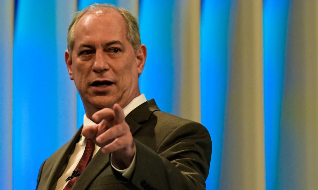 Ciro Gomes: “Vamos defender a democracia e quem não vier é traidor”