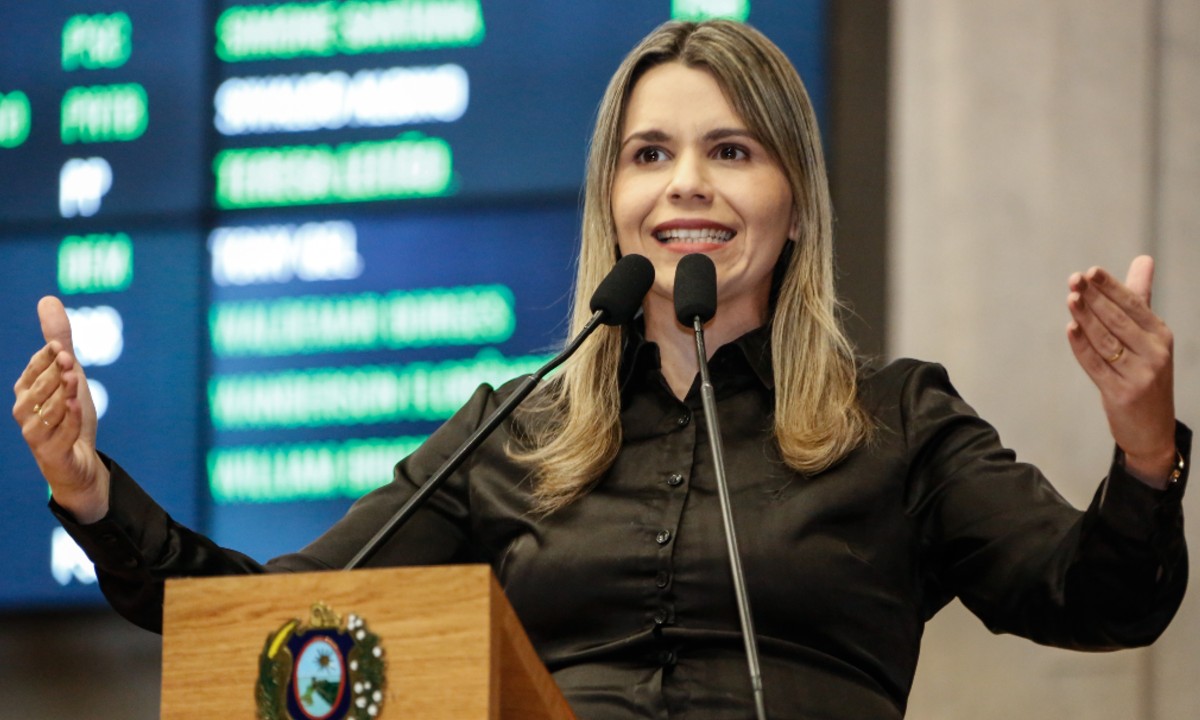 Deputada evangélica quer proibir ‘passinho’ nas escolas de Pernambuco