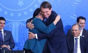 ‘Bolsonaro deixará a Presidência em janeiro de cabeça erguida’, alega Damares