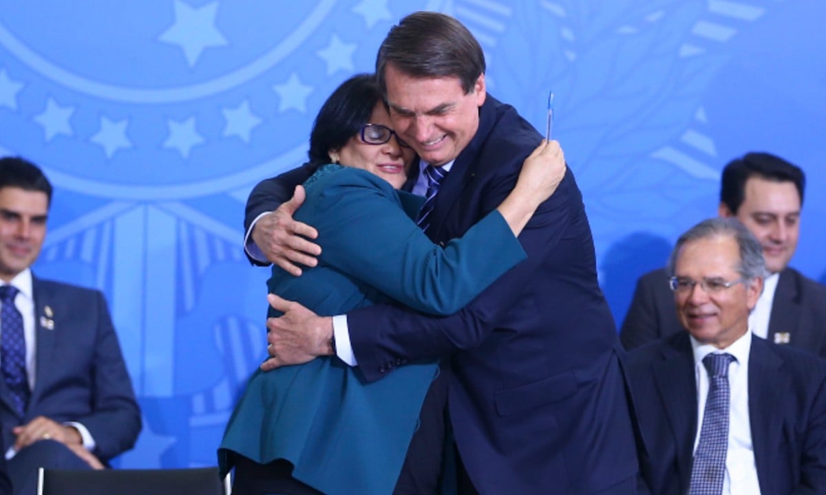 Deputados do PT vão ao MPF contra Bolsonaro e Damares por suposto genocídio contra yanomamis