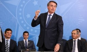 Bolsonaro cancela assinaturas da Folha de S. Paulo no governo federal