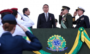Livro investiga o avanço dos militares na política do Brasil