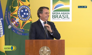 Bolsonaro volta a elogiar ditadura e relembra apoio do Grupo Globo