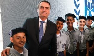 “Tem que impor”, diz Bolsonaro sobre modelo de escolas militarizadas