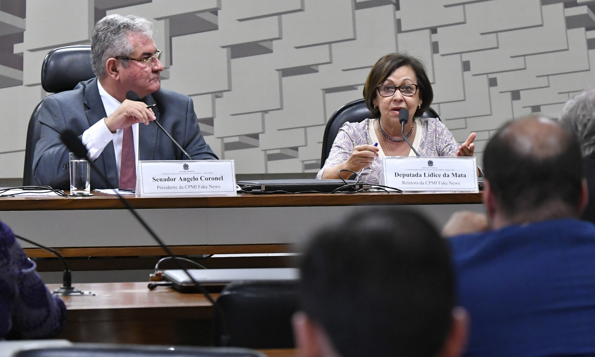 O senador Ângelo Coronel (PSD-BA) e a deputada federal Lídice da Mata (PSB-BA). Foto: Geraldo Magela/Agência Senado 