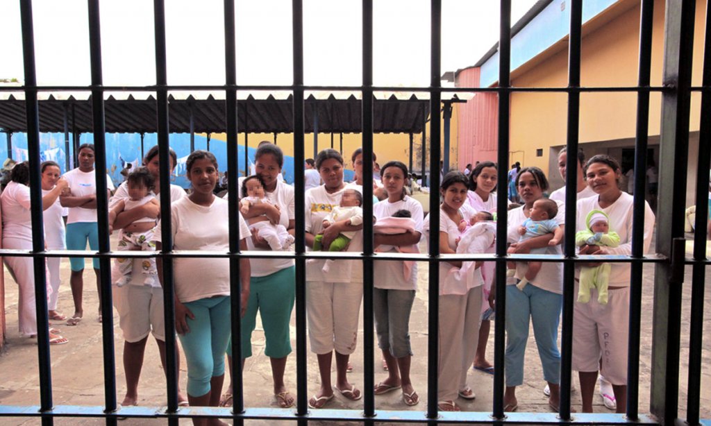 Mulheres, mães e criminosas: corpos em julgamento