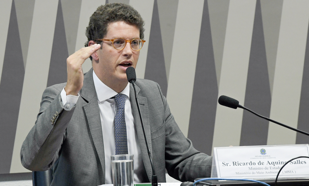 Ricardo Salles se reunirá com instituto que nega aquecimento global
