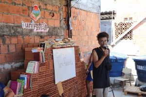 Pré-vestibular comunitário em laje na Maré aprova todos os estudantes em universidades públicas do Rio