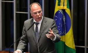 Líder do governo no Senado coloca cargo à disposição após ação da PF