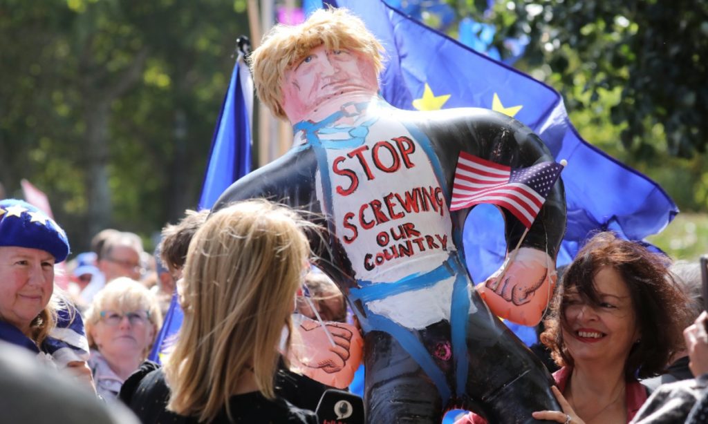 Boris Johnson fracassa e encurta sobrevida no governo do Reino Unido