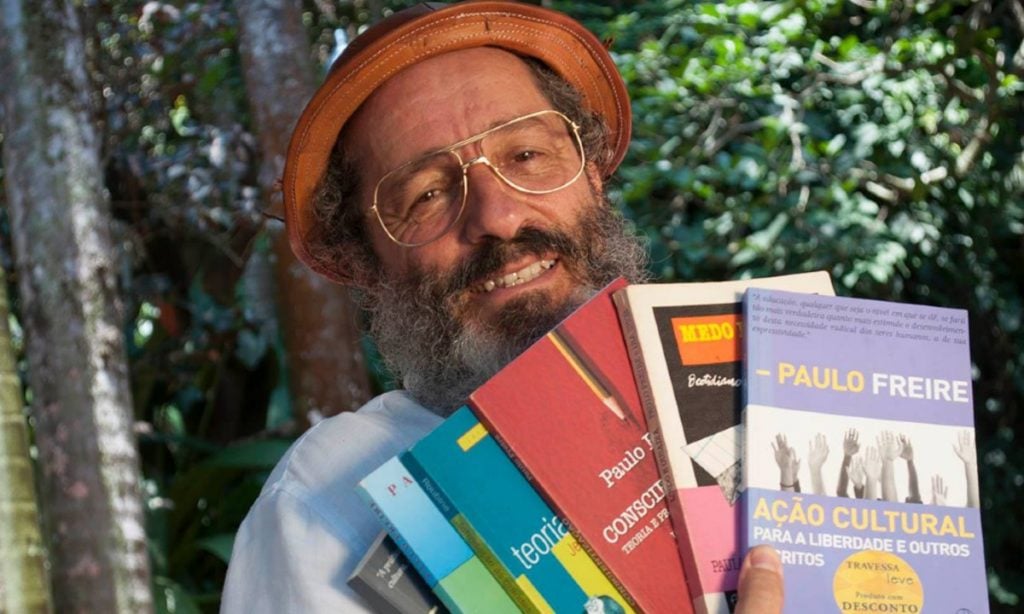 Paulo Freire em cartaz: espetáculo revive memórias do educador atacado por Bolsonaro