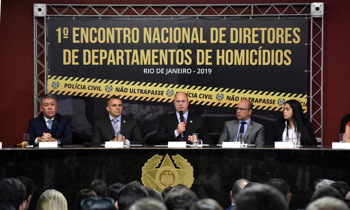Witzel quer pena maior para presos: “Tem que perder liberdade sexual”