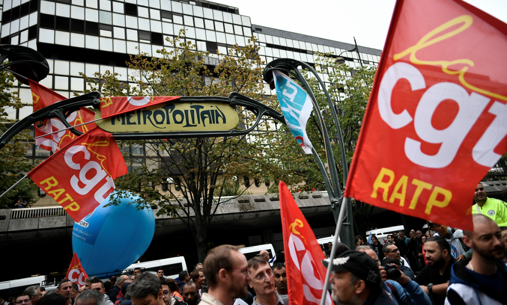 Greve continua e franceses se preparam para uma segunda-feira caótica
