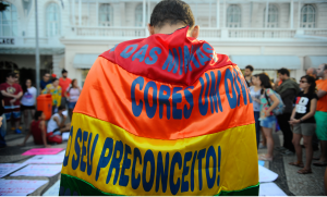 Jovem gay vítima de estupro coletivo em Florianópolis está em estado grave