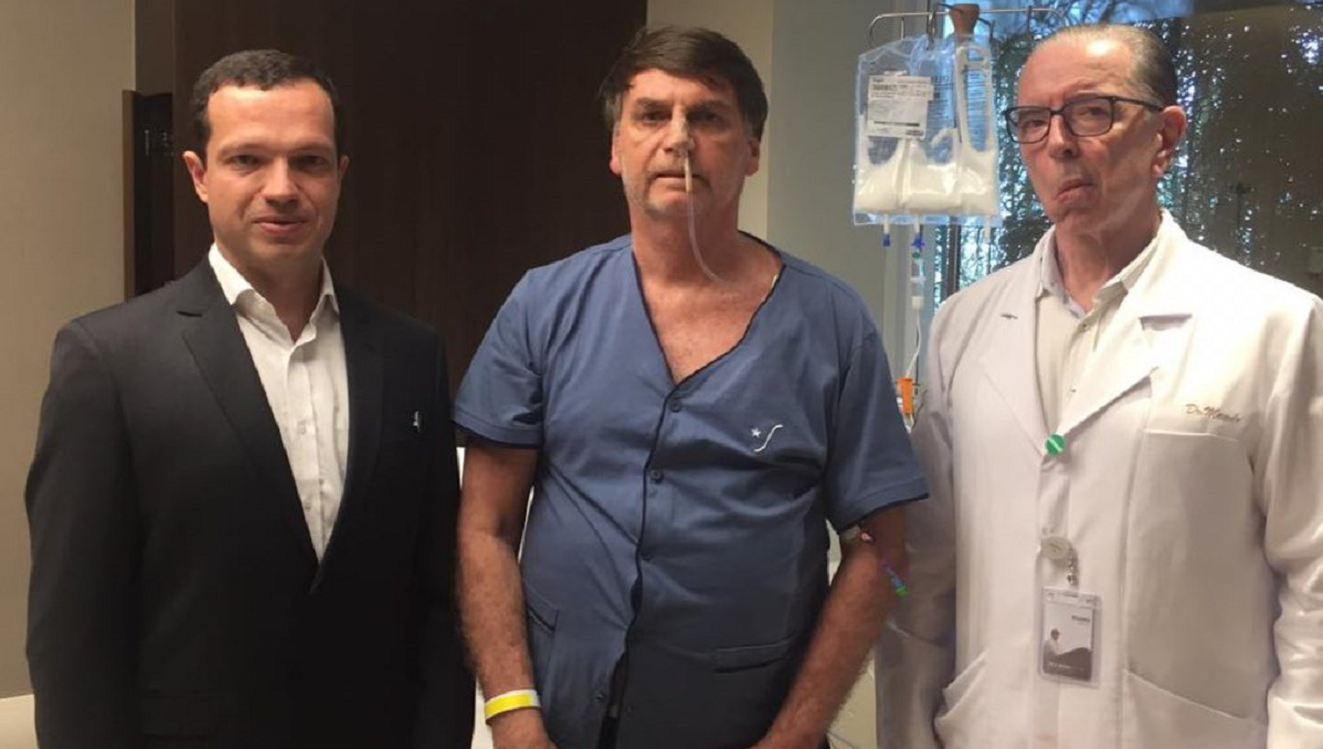 Bolsonaro deixa hospital em São Paulo e volta para Brasília