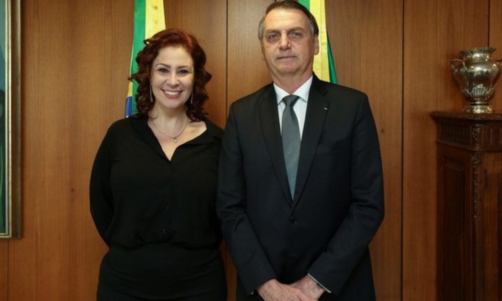 Zambelli aciona Anvisa e Saúde e tenta interromper a vacinação de crianças