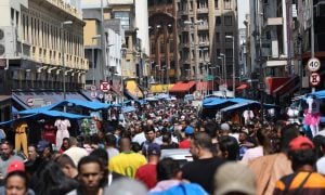 Na pandemia, 4,9 milhões de brasileiros saíram da classe média para a baixa