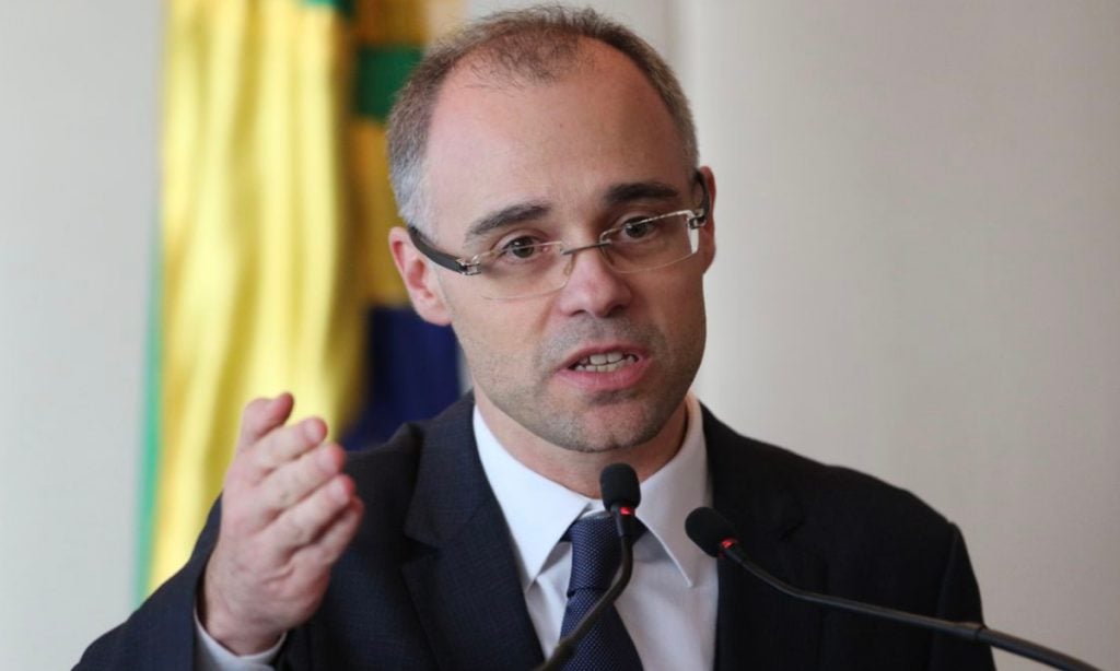 Estados vão recorrer da decisão de Mendonça que suspendeu política sobre ICMS do diesel