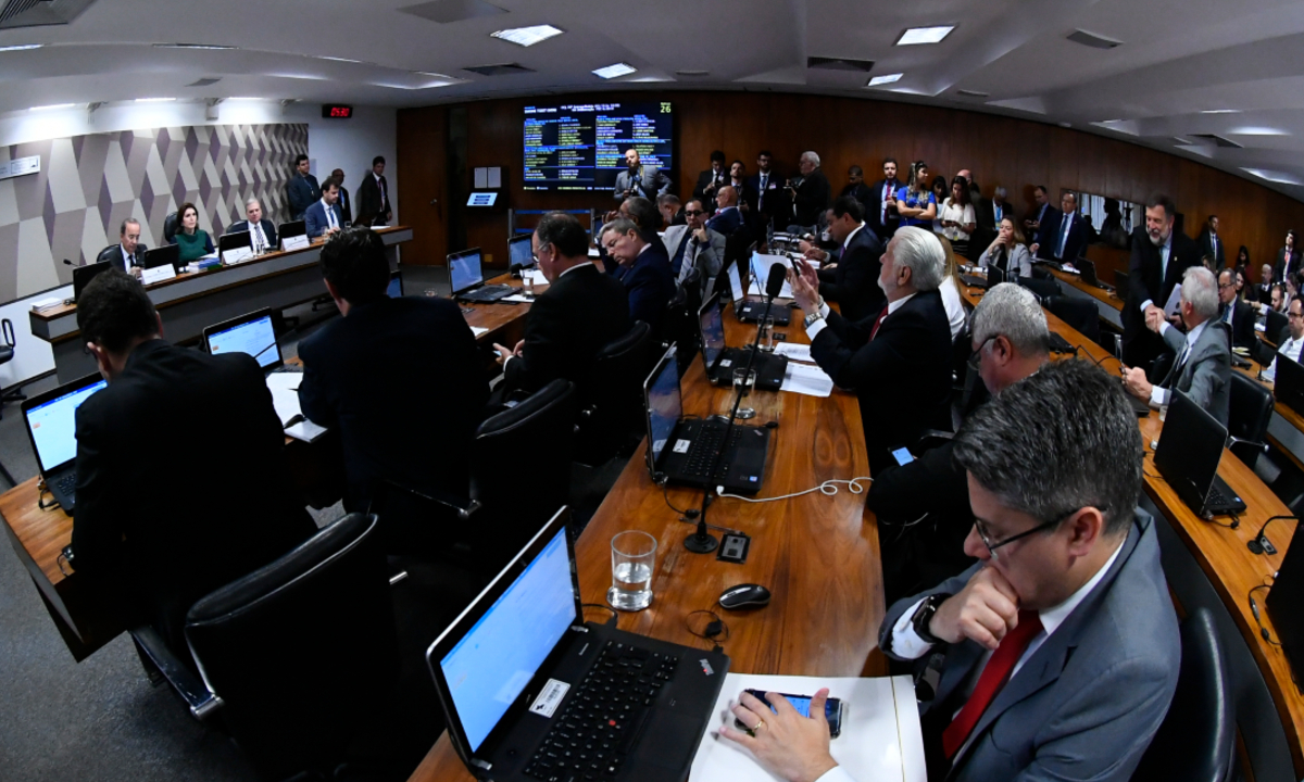 CCJ do Senado aprova parecer do relator da reforma da Previdência