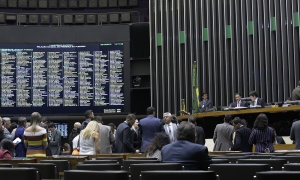 Congresso Nacional aprova aumento de salário mínimo sem ganho real