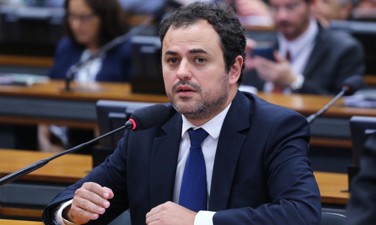 Deputados pedem a revogação do cronograma do Novo Ensino Médio
