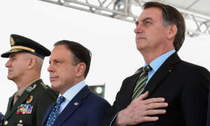 Doria é vaiado e Bolsonaro recebe aplausos em evento da PM em SP
