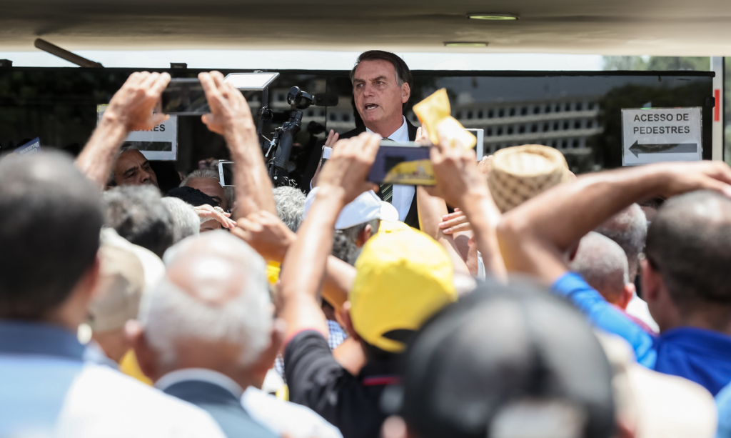 “Interesse da Amazônia não é na porra da árvore”, diz Bolsonaro