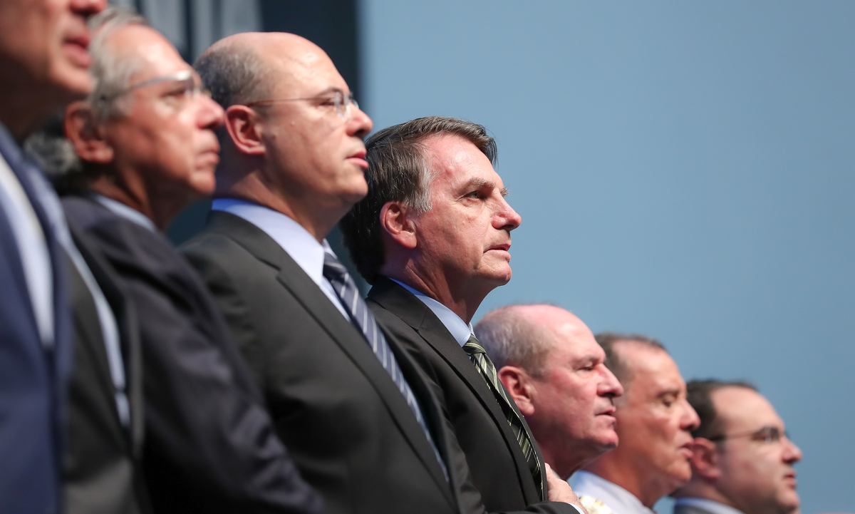 “Delegado manipulou processo a pedido de Witzel”, acusa Bolsonaro