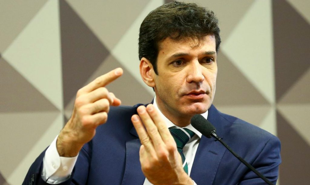 Ministro do Turismo diz que ‘apenas 10%’ das praias do NE foram atingidas