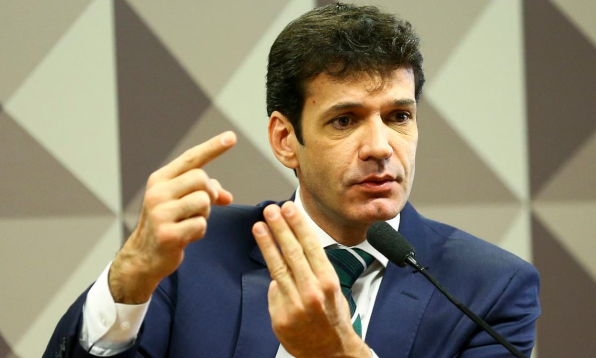 Ministro do Turismo diz que ‘apenas 10%’ das praias do NE foram atingidas