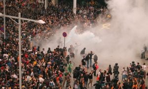População toma ruas de Barcelona após condenação de independentistas