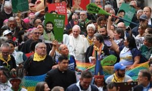 Papa condena proselitismo religioso que força conversões na Amazônia