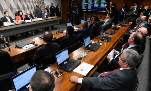 Senadores debatem a reforma da Previdência na CCJ. Assista