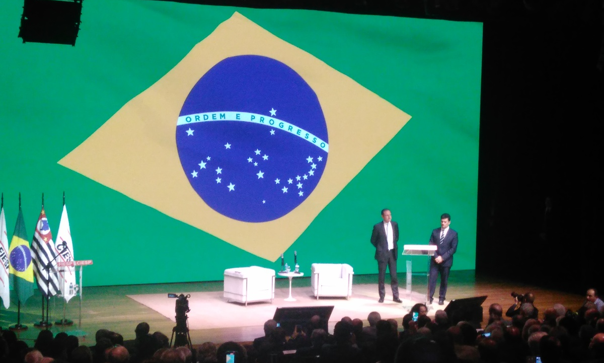 O presidente da Fiesp, Paulo Skaf, recebeu o ministro Sergio Moro em evento para celebrar acordo. (Foto: CartaCapital) 