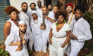 Aláfia resgata o samba soul com ritmos atuais e o toque do terreiro