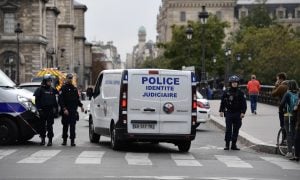 Ataque com faca deixa quatro policiais mortos em Paris