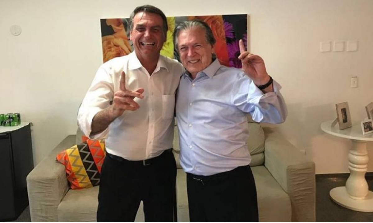 Bolsonaro e Luciano Bivar

Foto: Divulgação/PSL  