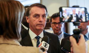 “Estou em um país capitalista”, diz Bolsonaro ao desembarcar na China