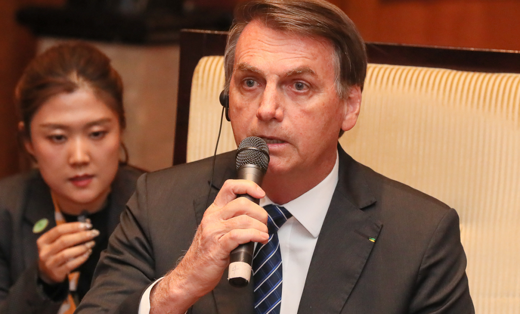 Bolsonaro é denunciado por crimes contra a humanidade em tribunal internacional