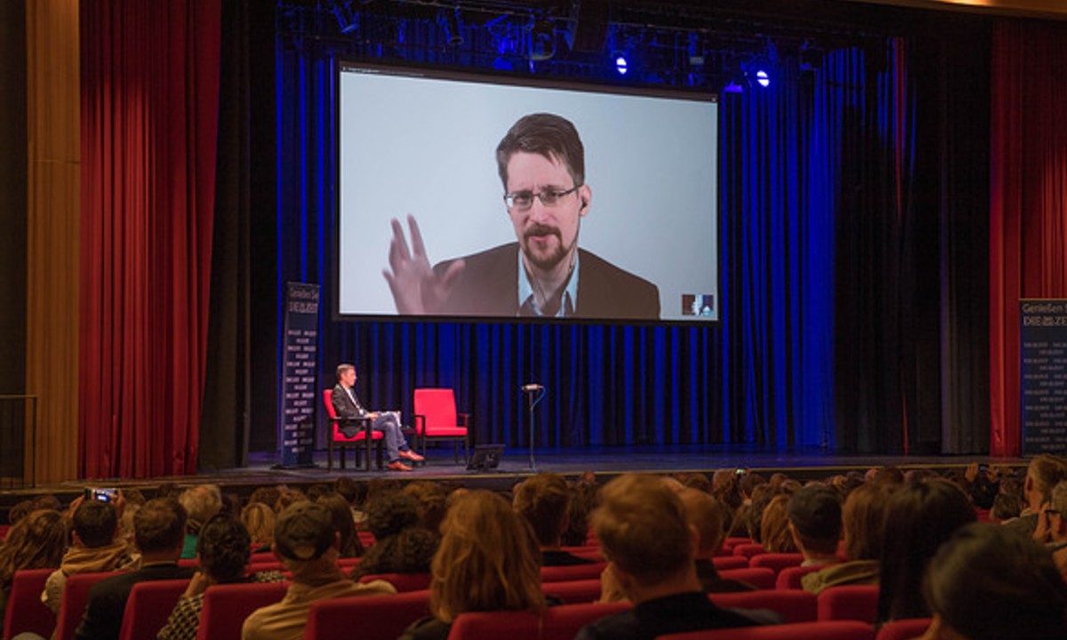 Arquivo vivo. Em videoconferência, Snowden desdenha do processo movido por Washington. Foto: Joerg Carstensen/Zuma Press/Fotoarena