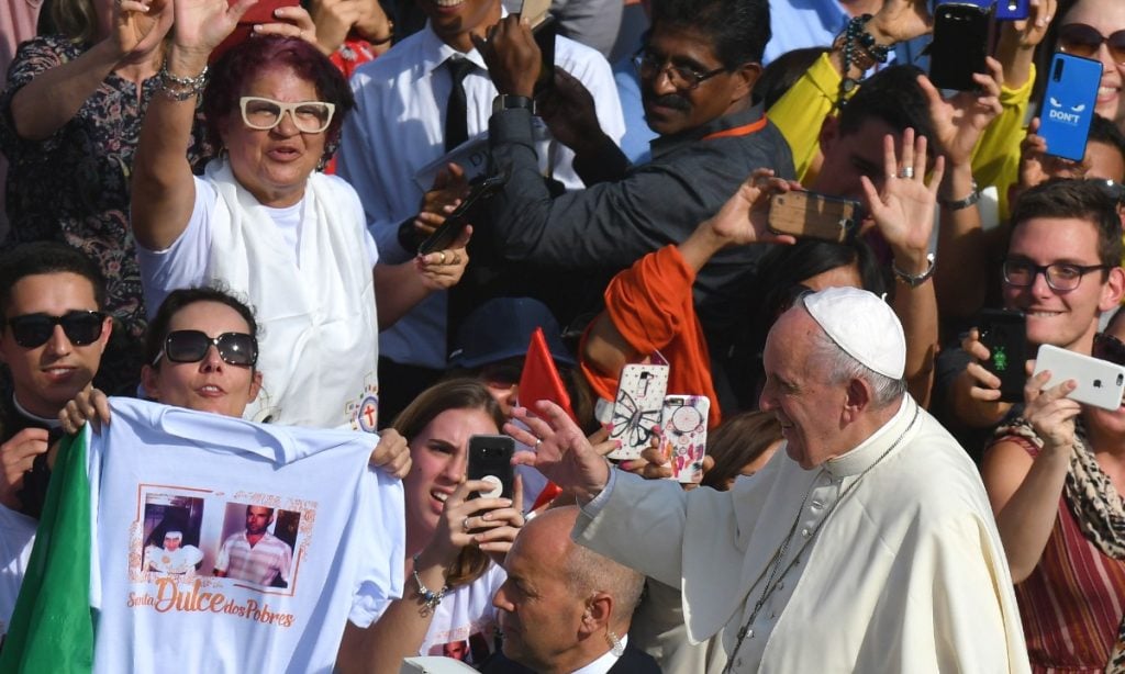 Papa Francisco oficializa Irmã Dulce como Santa Dulce dos Pobres