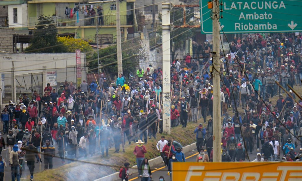 Pressionado, Moreno muda sede de governo no Equador para Guayaquil