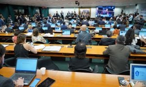 CCJ do Senado aprova PEC da reforma eleitoral sem o retorno das coligações