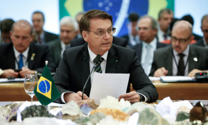 Bolsonaro diz que tem olhos na política externa, mas prioriza o Brasil