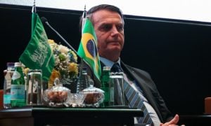Bolsonaro avança sobre as massas com seu projeto de arruinar o Brasil