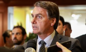 “O pior ainda está por vir”, afirma Bolsonaro sobre vazamento de óleo