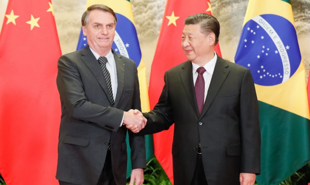 Bolsonaro tenta conversar com Xi Jinping sobre vacinas para o Brasil