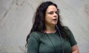 'Não sei se voto em Bolsonaro', diz Janaina Paschoal, que vai se candidatar ao Senado