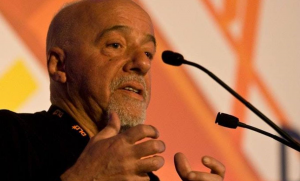 Paulo Coelho protesta contra 