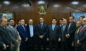 Jair Bolsonaro e Paulo Guedes entregam pacote econômico ao Congresso